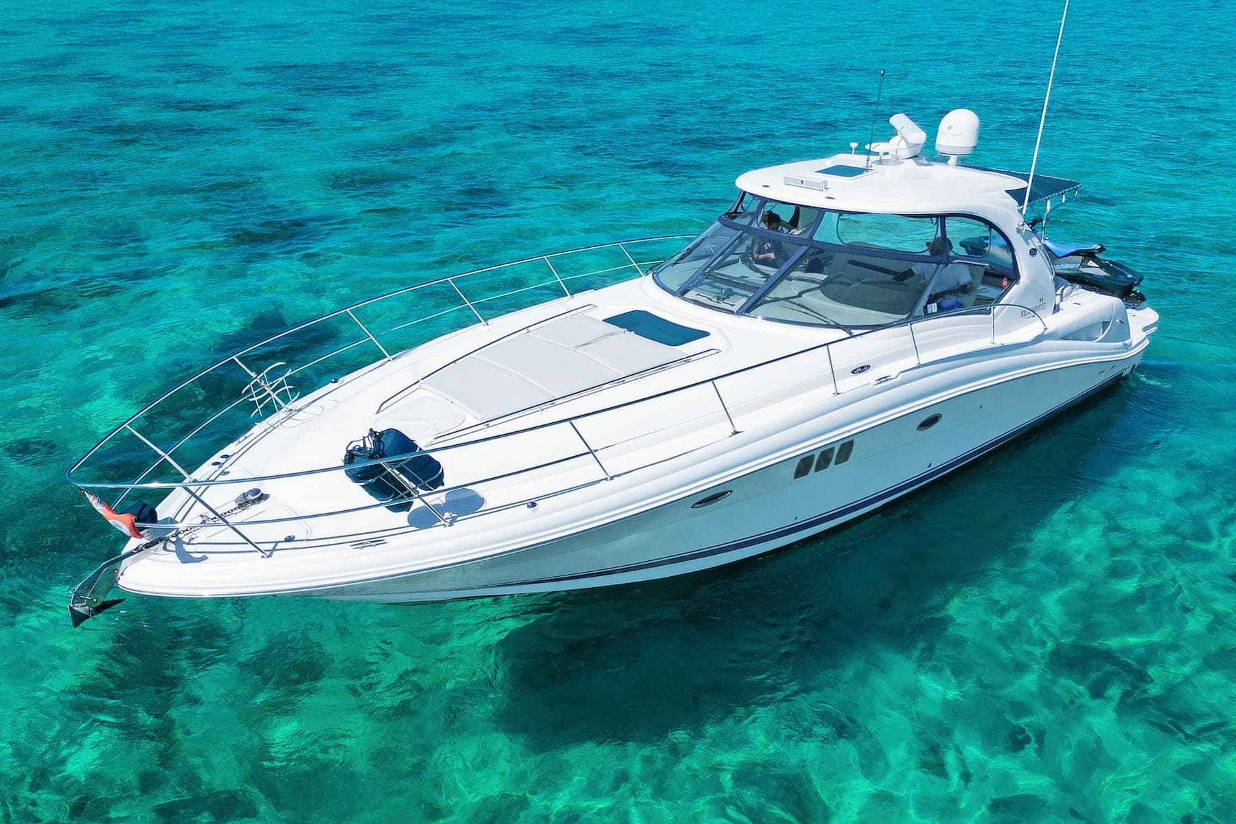 44ft Sea Ray Sundancer charter boat in Grand Cayman