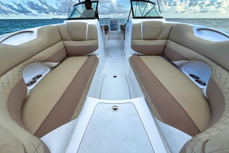 27ft Hurricane Sundeck charter boat — view 3