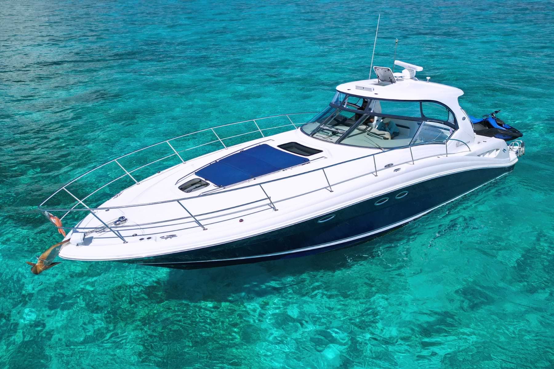 42ft Sea Ray Sundancer charter boat in Grand Cayman
