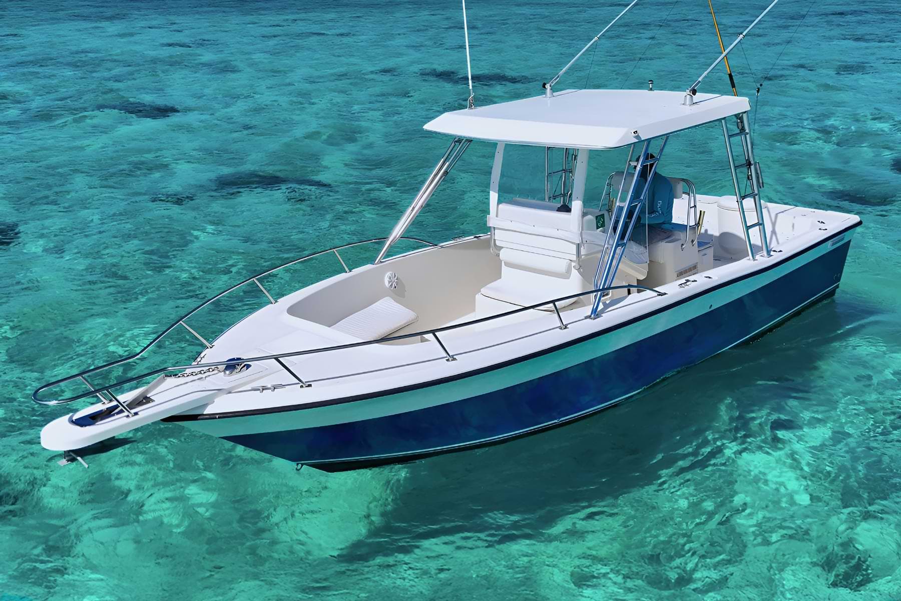 28ft Pursuit 2800 charter boat in Grand Cayman